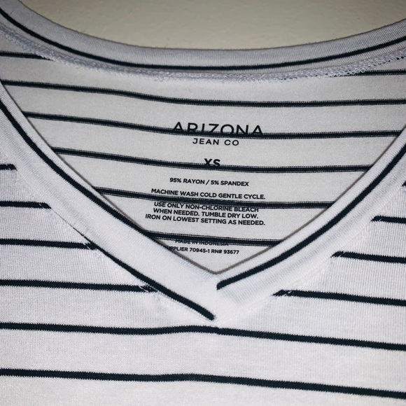 Arizona Jean Co. Oversized V-neck T-shirt NWT - Picture 3 of 7